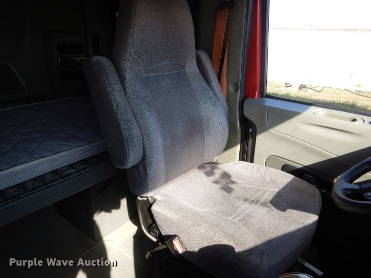 image for item DG5837 2013 International ProStar 122 semi truck