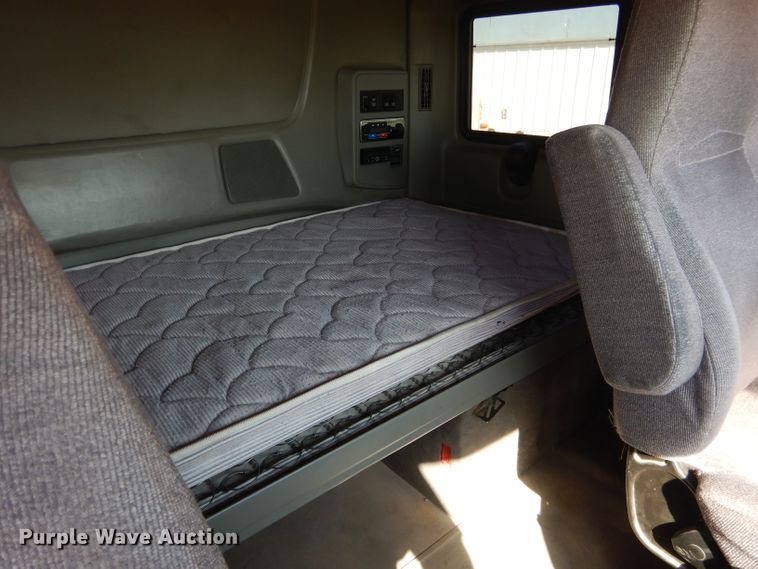 image for item DG5837 2013 International ProStar 122 semi truck