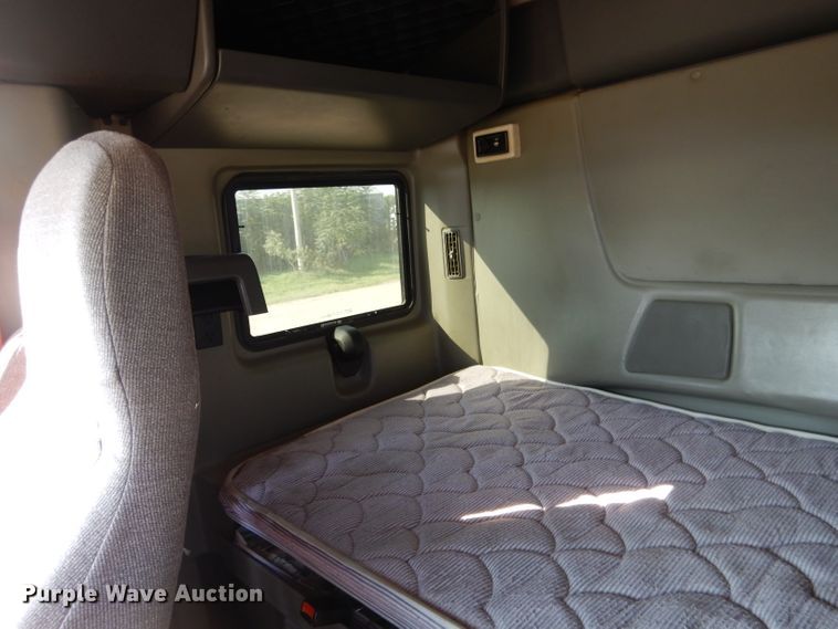 image for item DG5837 2013 International ProStar 122 semi truck