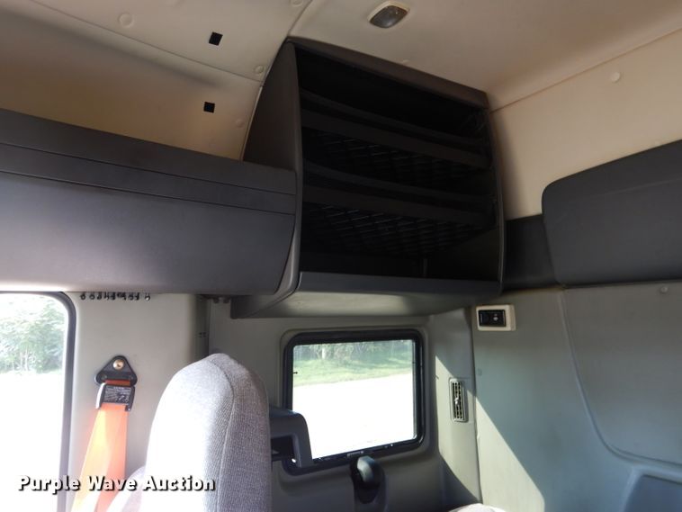 image for item DG5837 2013 International ProStar 122 semi truck