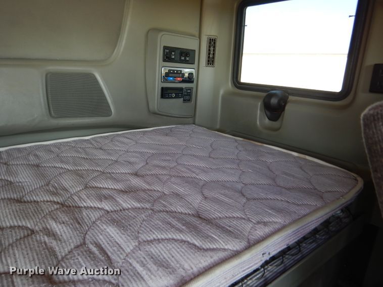 image for item DG5837 2013 International ProStar 122 semi truck