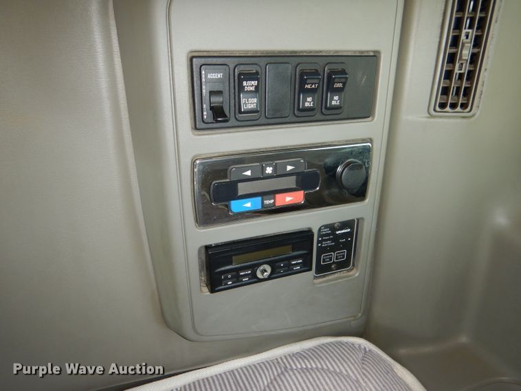 image for item DG5837 2013 International ProStar 122 semi truck