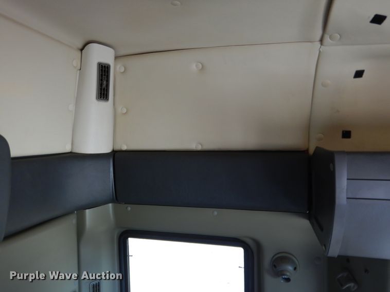 image for item DG5837 2013 International ProStar 122 semi truck