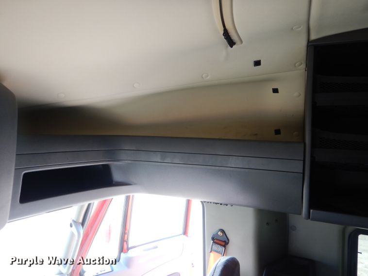 image for item DG5837 2013 International ProStar 122 semi truck