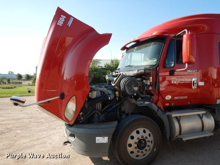 image for item DG5837 2013 International ProStar 122 semi truck