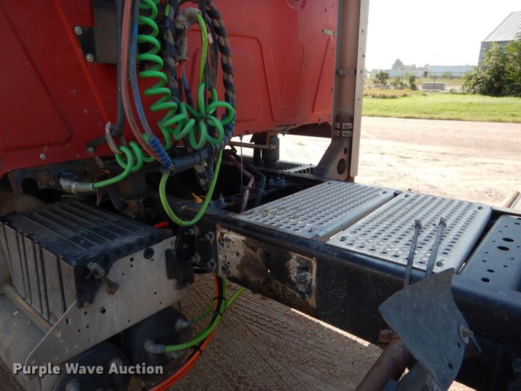 image for item DG5837 2013 International ProStar 122 semi truck