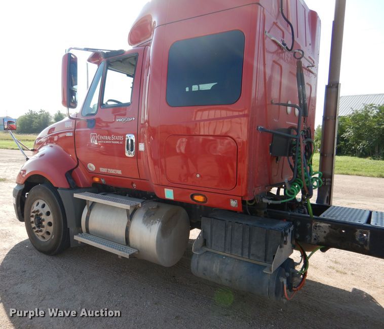 image for item DG5837 2013 International ProStar 122 semi truck