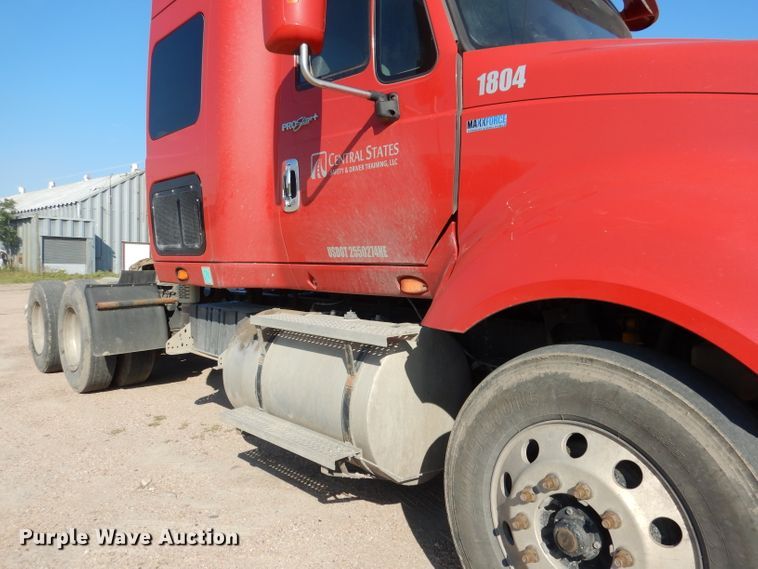 image for item DG5837 2013 International ProStar 122 semi truck