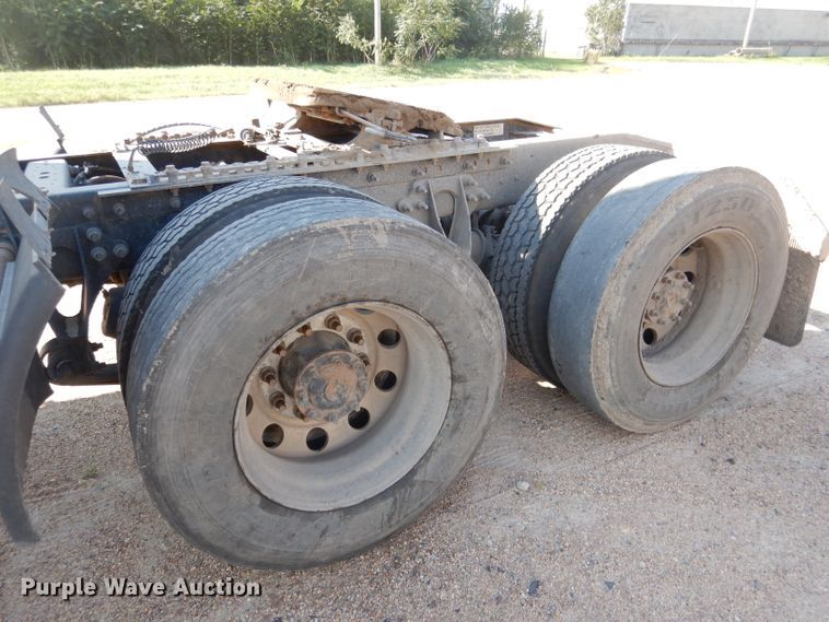 image for item DG5837 2013 International ProStar 122 semi truck