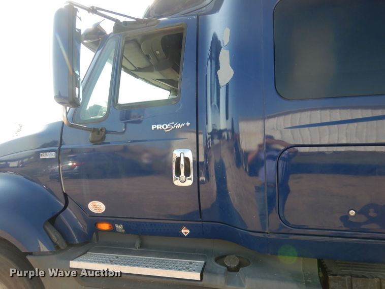 image for item DG5838 2012 International ProStar 122 semi truck