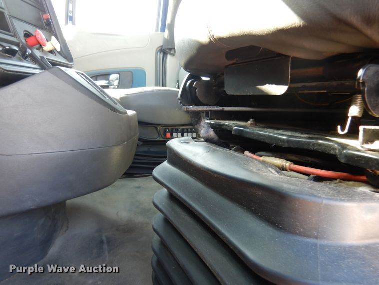 image for item DG5838 2012 International ProStar 122 semi truck