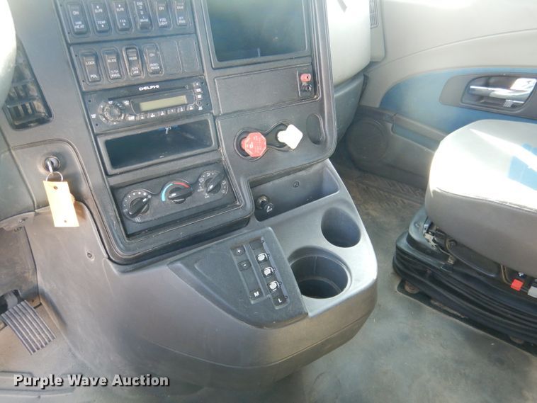 image for item DG5838 2012 International ProStar 122 semi truck