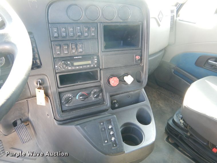 image for item DG5838 2012 International ProStar 122 semi truck