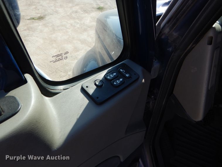 image for item DG5838 2012 International ProStar 122 semi truck