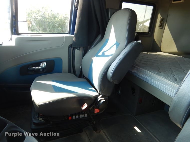 image for item DG5838 2012 International ProStar 122 semi truck