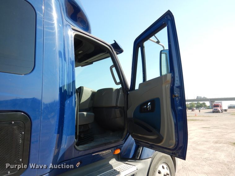 image for item DG5838 2012 International ProStar 122 semi truck
