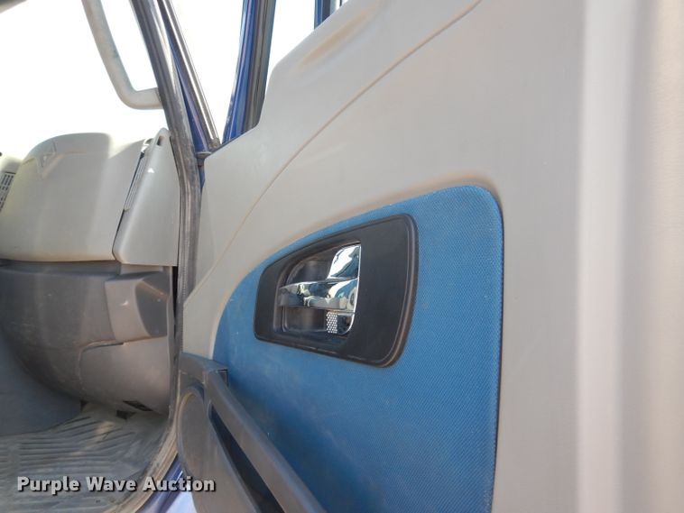 image for item DG5838 2012 International ProStar 122 semi truck