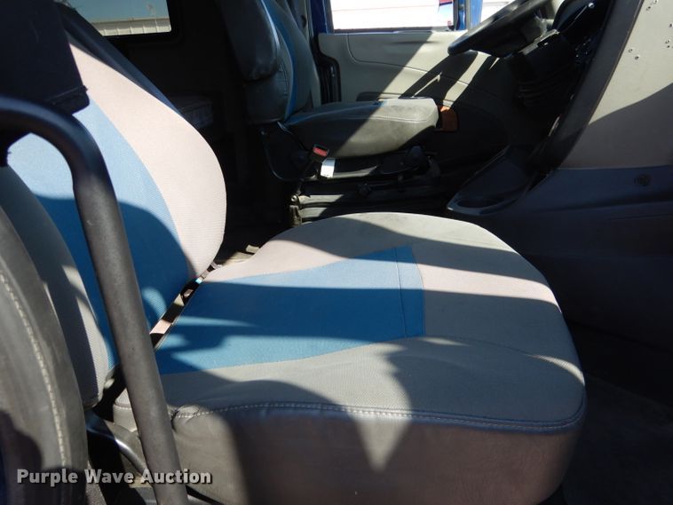 image for item DG5838 2012 International ProStar 122 semi truck