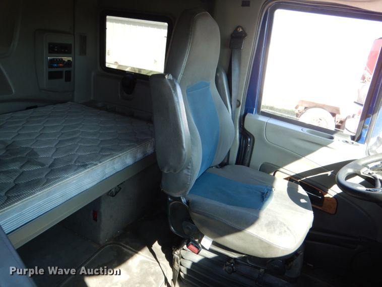 image for item DG5838 2012 International ProStar 122 semi truck