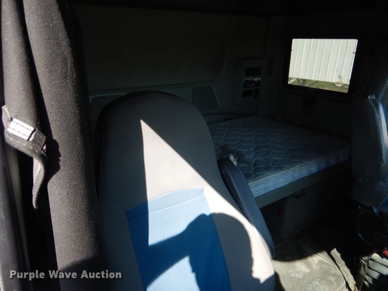 image for item DG5838 2012 International ProStar 122 semi truck