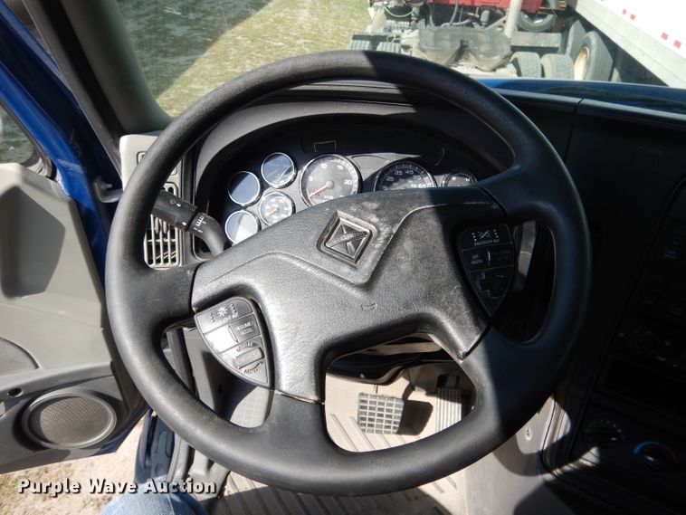 image for item DG5838 2012 International ProStar 122 semi truck