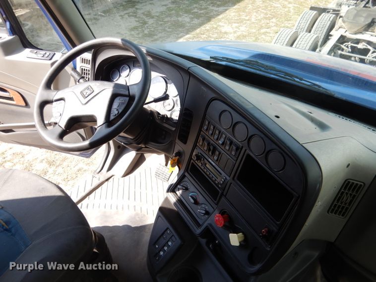 image for item DG5838 2012 International ProStar 122 semi truck