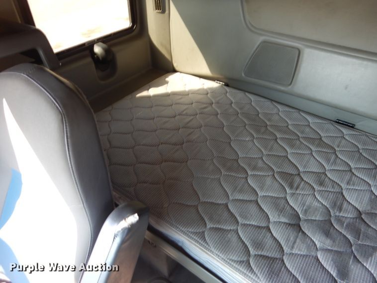 image for item DG5838 2012 International ProStar 122 semi truck