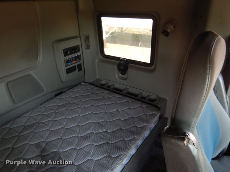 image for item DG5838 2012 International ProStar 122 semi truck