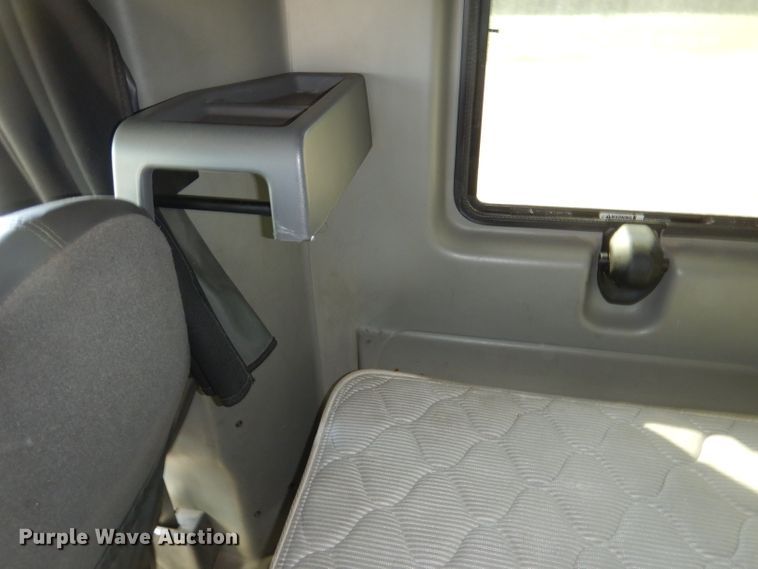 image for item DG5838 2012 International ProStar 122 semi truck