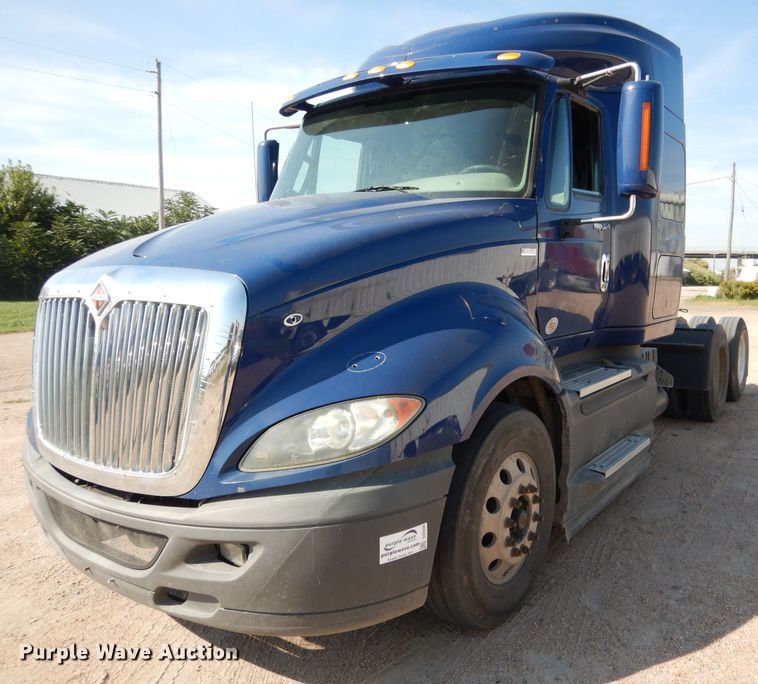 image for item DG5838 2012 International ProStar 122 semi truck