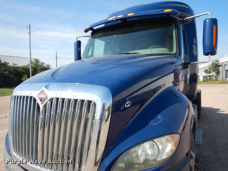 image for item DG5838 2012 International ProStar 122 semi truck