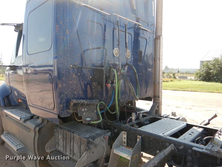 image for item DG5838 2012 International ProStar 122 semi truck