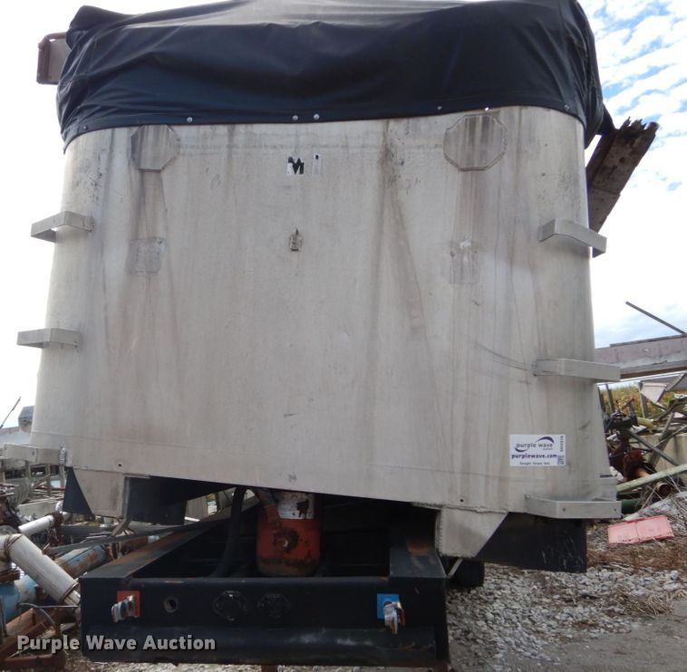 image for item DH2070 1975 Summit AD26 end dump trailer