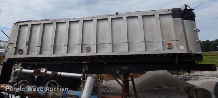 image for item DH2070 1975 Summit AD26 end dump trailer