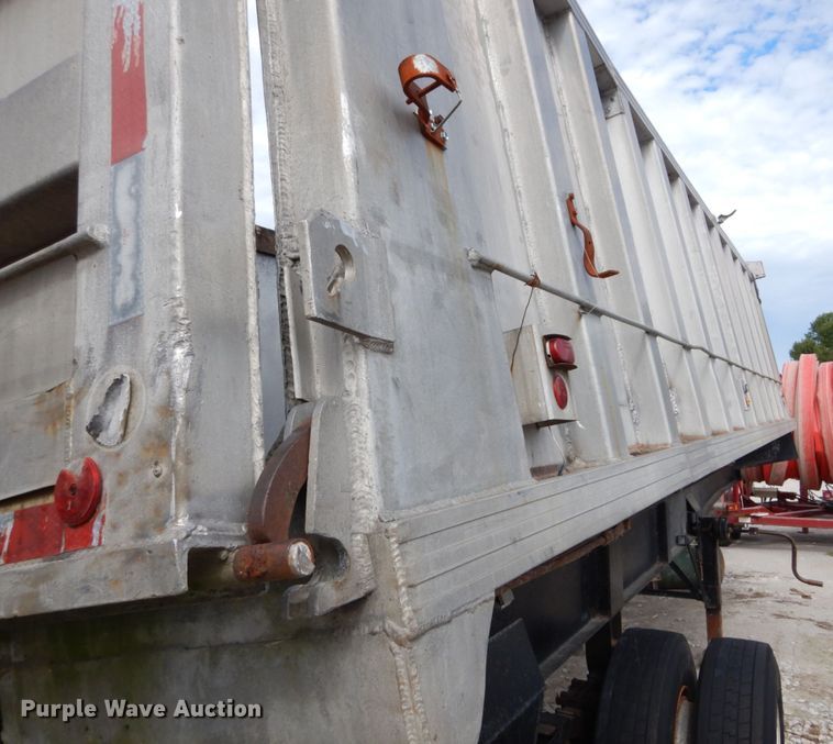 image for item DH2070 1975 Summit AD26 end dump trailer