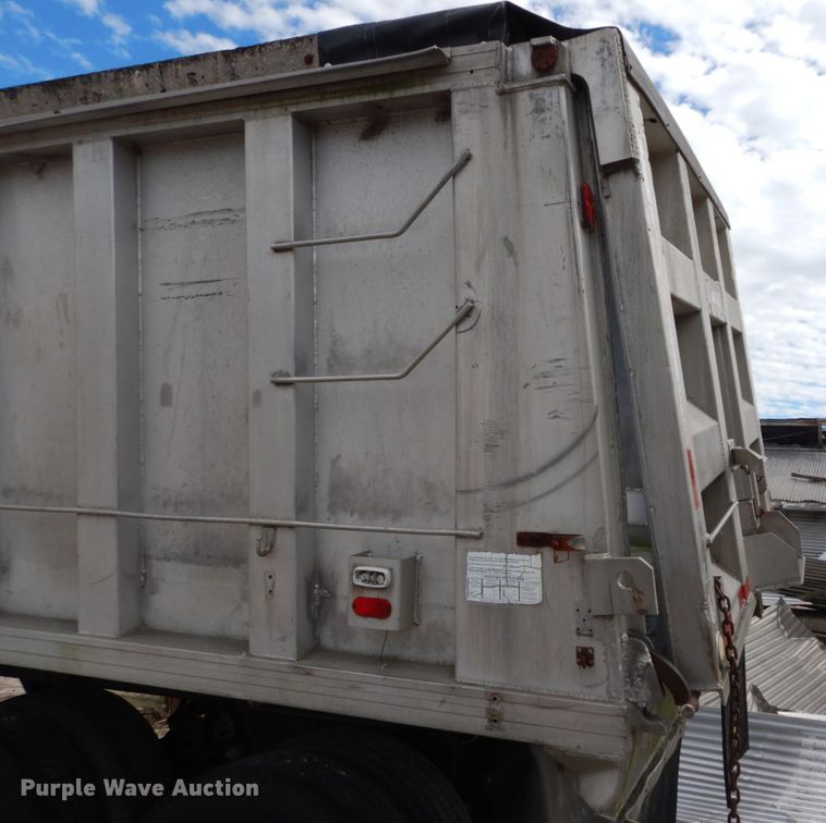 image for item DH2070 1975 Summit AD26 end dump trailer