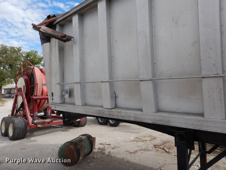 image for item DH2070 1975 Summit AD26 end dump trailer