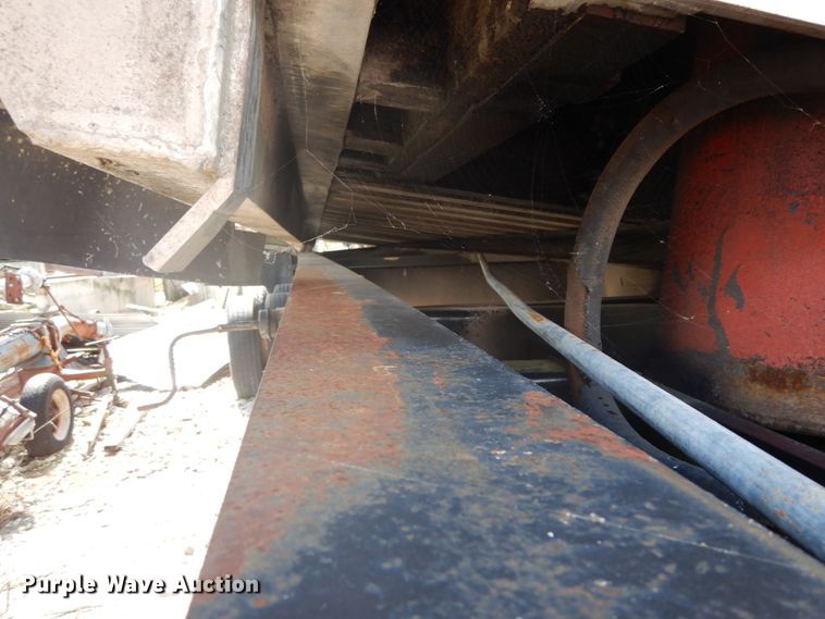 image for item DH2070 1975 Summit AD26 end dump trailer