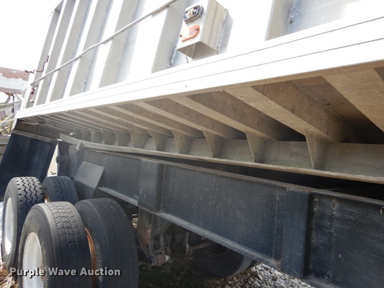 image for item DH2070 1975 Summit AD26 end dump trailer