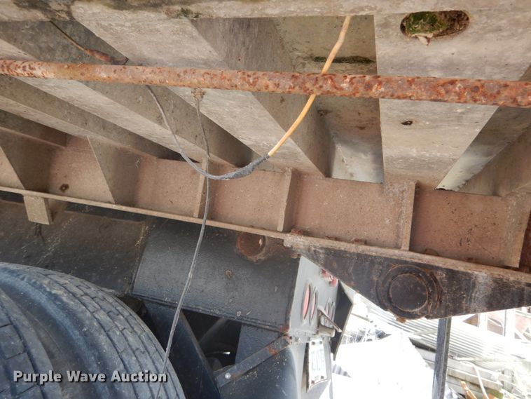 image for item DH2070 1975 Summit AD26 end dump trailer