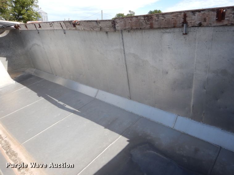 image for item DH2070 1975 Summit AD26 end dump trailer