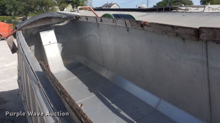 image for item DH2070 1975 Summit AD26 end dump trailer