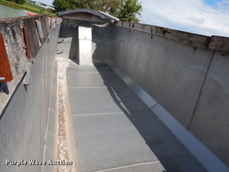 image for item DH2070 1975 Summit AD26 end dump trailer