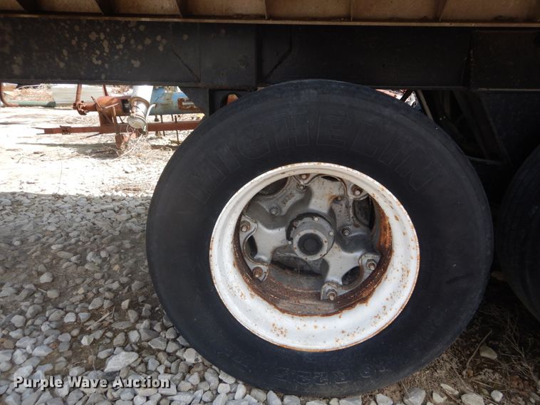 image for item DH2070 1975 Summit AD26 end dump trailer