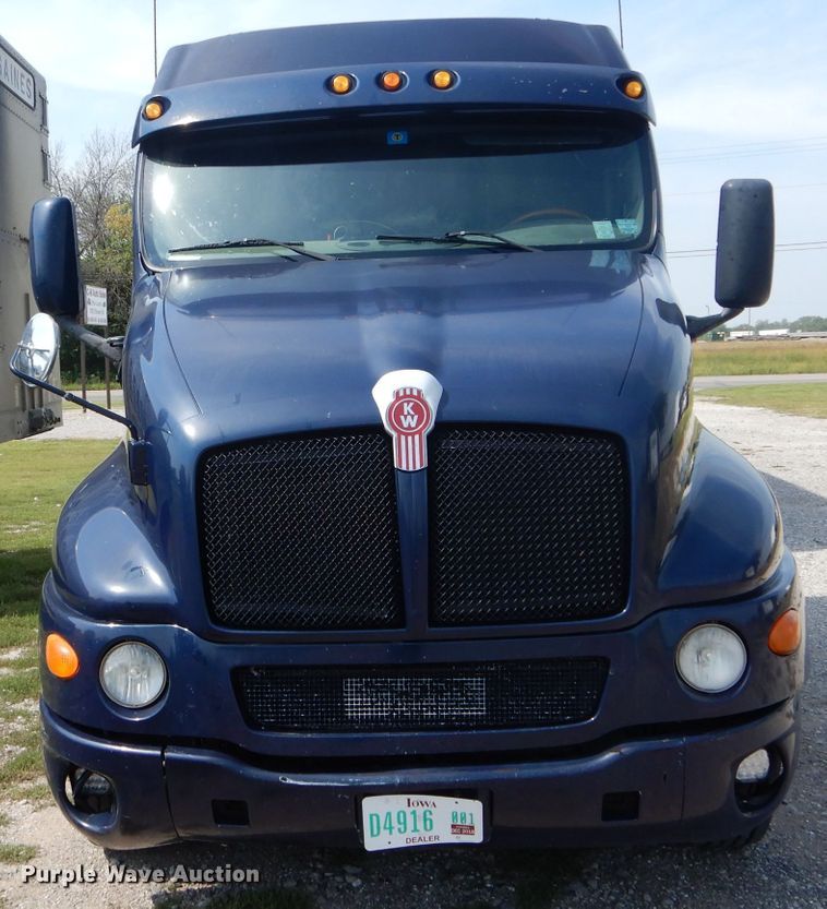 image for item DH6136 2009 Kenworth T2000 semi truck