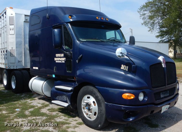 image for item DH6136 2009 Kenworth T2000 semi truck