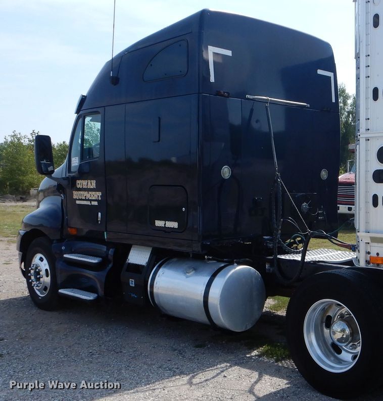 image for item DH6136 2009 Kenworth T2000 semi truck