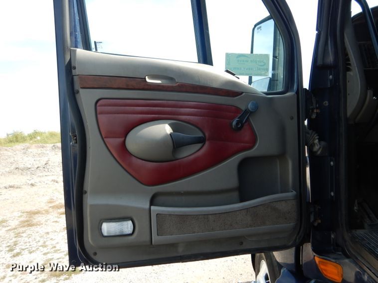 image for item DH6136 2009 Kenworth T2000 semi truck