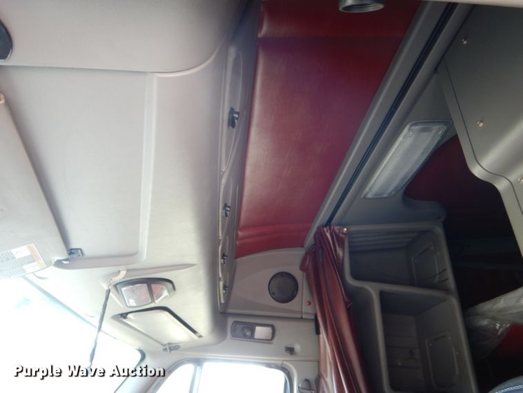 image for item DH6136 2009 Kenworth T2000 semi truck