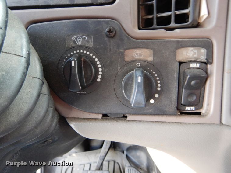 image for item DH6136 2009 Kenworth T2000 semi truck